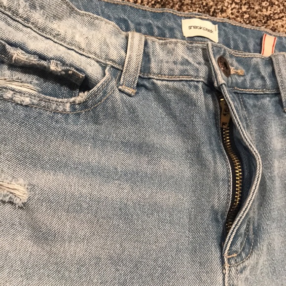 Sneak Peek Boyfriend Jeans Light Wash - Picture 7 of 10